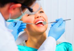 Les soins et l'entretien des implants dentaires : un sourire durable
